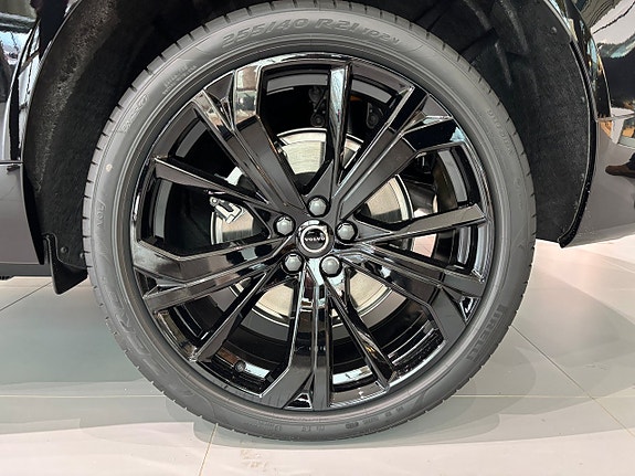 Volvo XC60 5 of 10