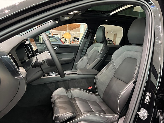 Volvo XC60 7 of 10