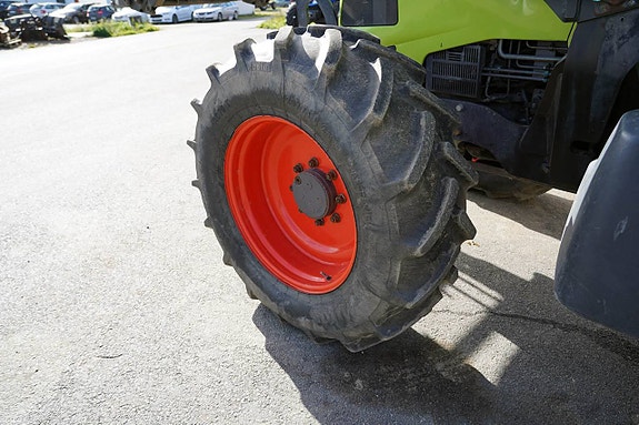 CLAAS ARION 630C 10 of 12