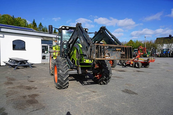 CLAAS ARION 630C 2 of 12