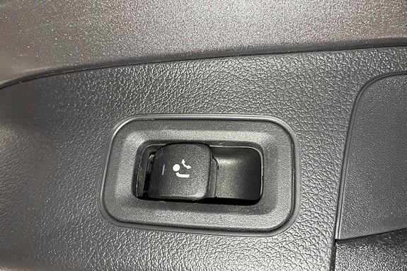 Mercedes-Benz GLA 200 22 of 23