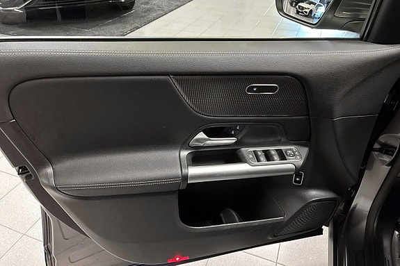 Mercedes-Benz GLA 200 13 of 23