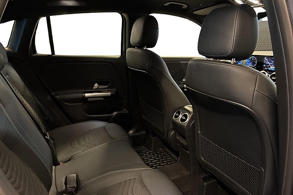 Mercedes-Benz GLA 200 18 of 23