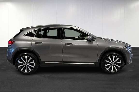 Mercedes-Benz GLA 200 8 of 23