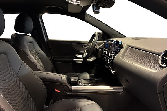 Mercedes-Benz GLA 200 17 of 23