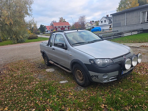 Fiat Strada 2 of 4