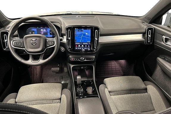 Volvo XC40 14 of 30