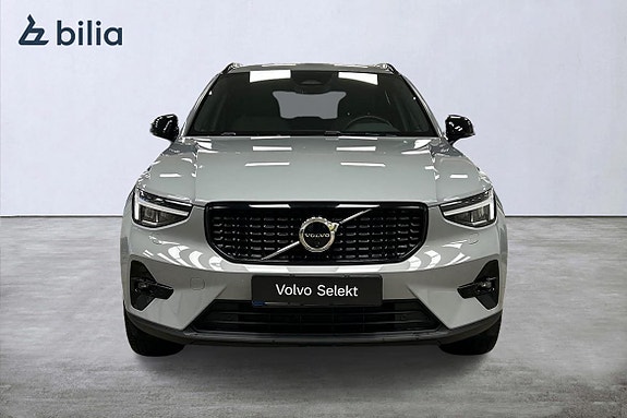 Volvo XC40 2 of 30