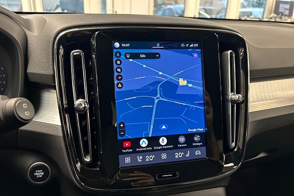 Volvo XC40 15 of 30