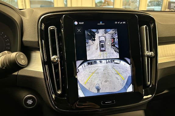 Volvo XC40 17 of 30
