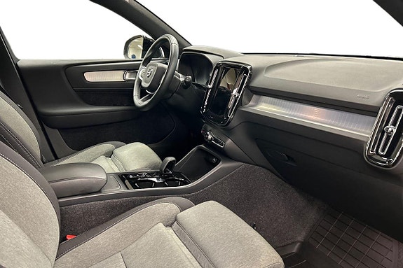 Volvo XC40 11 of 30