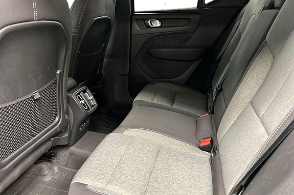 Volvo XC40 12 of 30