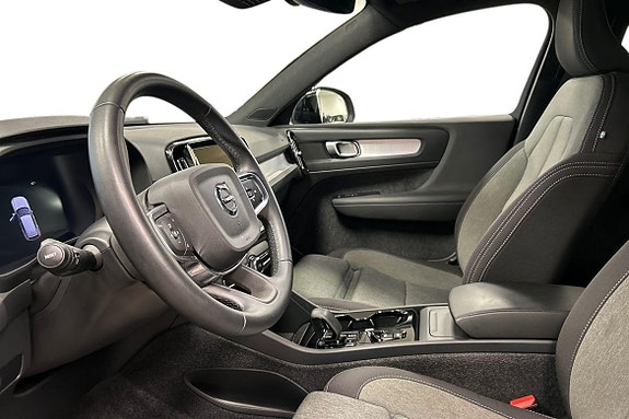 Volvo XC40 13 of 30