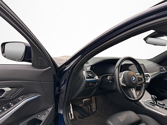 BMW 330e 10 of 30