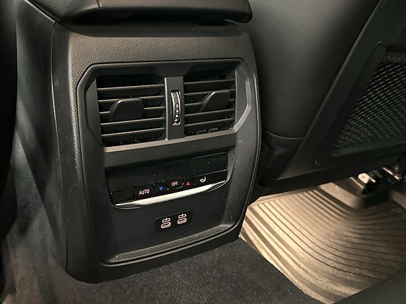 BMW 330e 28 of 30