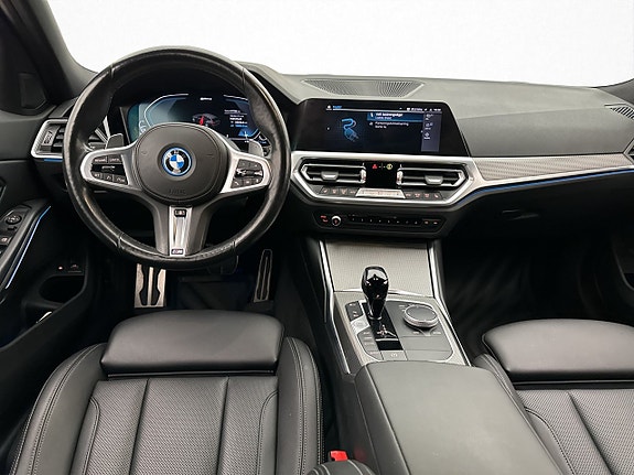 BMW 330e 17 of 30