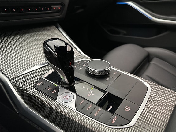 BMW 330e 25 of 30