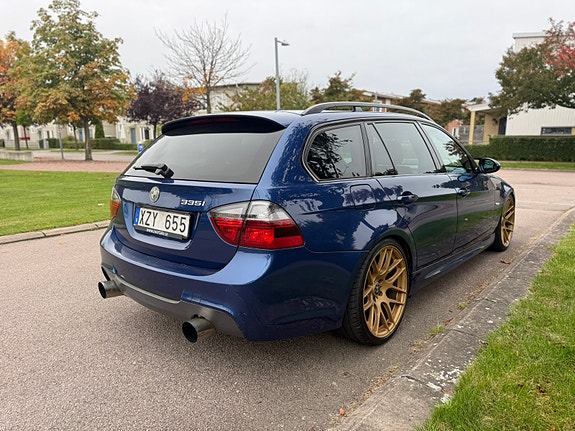 BMW 335i 4 of 6