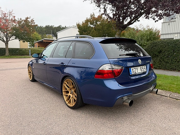 BMW 335i 3 of 6