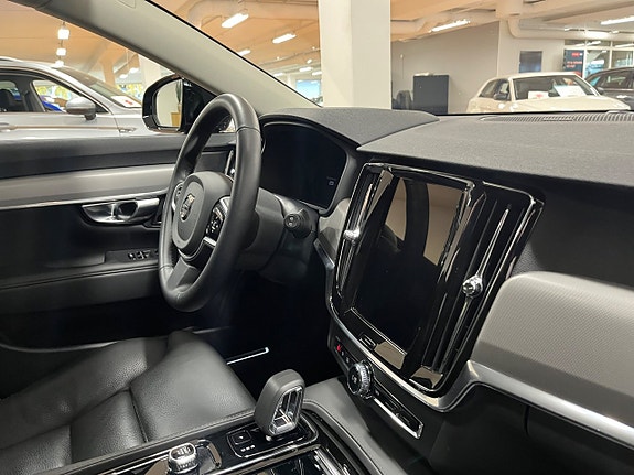 Volvo V90 20 of 25