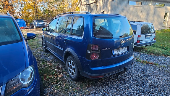 Volkswagen Touran Cross 4 of 5