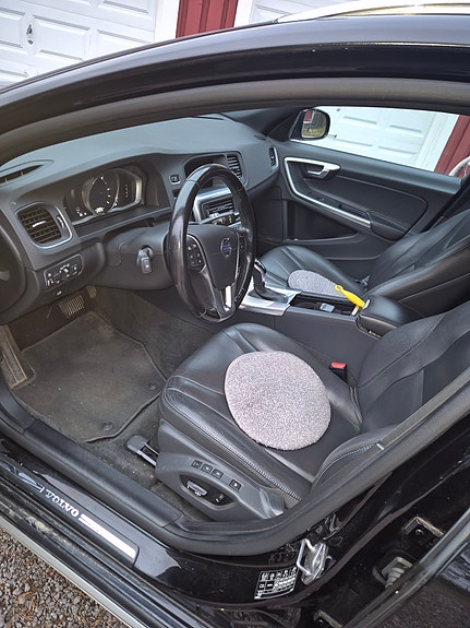 Volvo V60 Cross Country 4 of 5