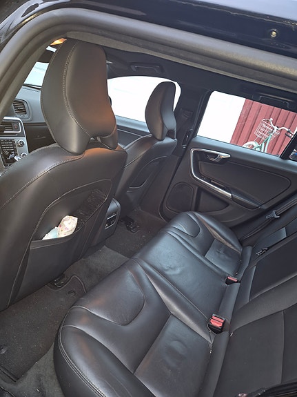 Volvo V60 Cross Country 5 of 5