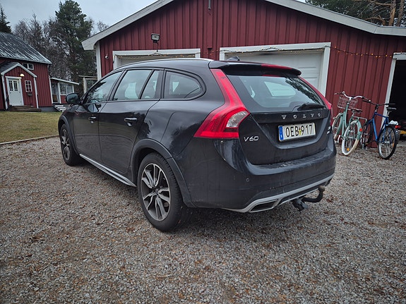 Volvo V60 Cross Country 3 of 5