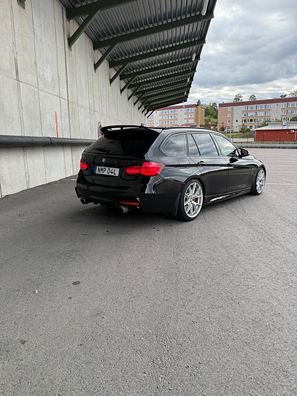 BMW 340i 3 of 6