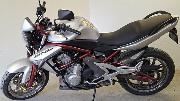 Kawasaki Ninja ER-6n 2 of 6
