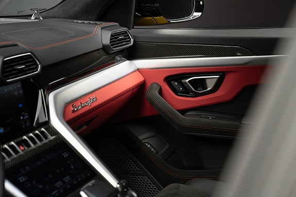 Lamborghini Urus 18 of 26