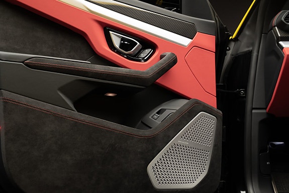 Lamborghini Urus 11 of 26