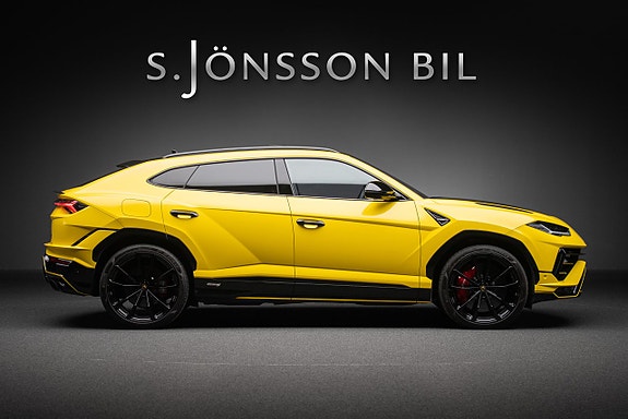 Lamborghini Urus 2 of 26