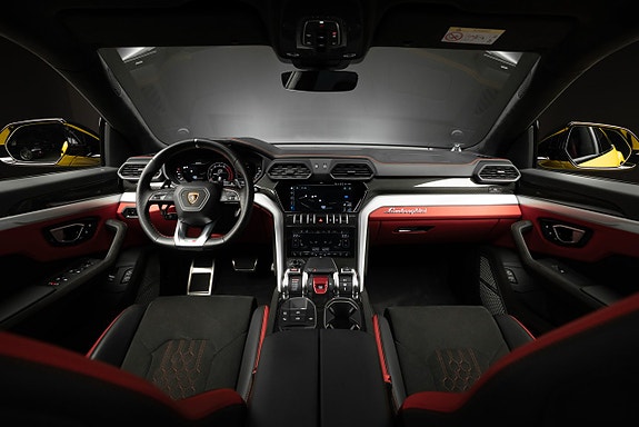Lamborghini Urus 23 of 26
