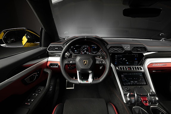 Lamborghini Urus 24 of 26