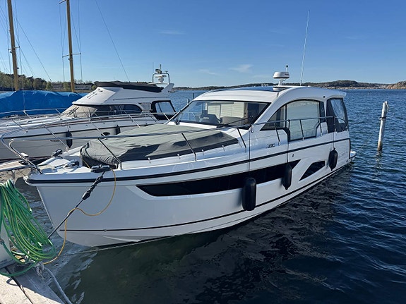 Välvårdad och maxutrustad Sealine C390 4 of 12