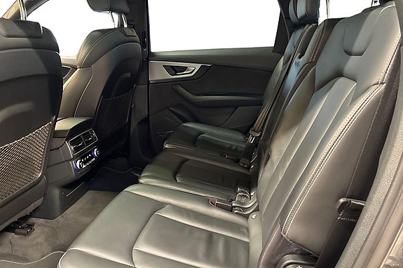 Audi Q7 10 of 27