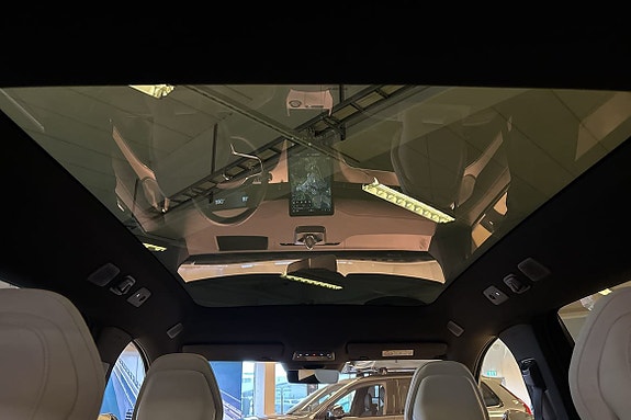 Volvo EX90 15 of 28
