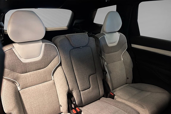Volvo EX90 11 of 28