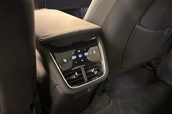 Volvo EX90 28 of 28