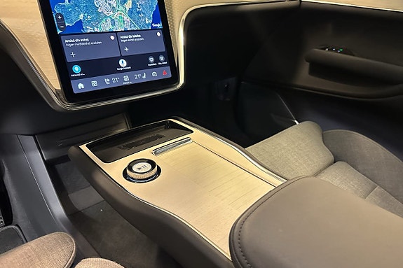 Volvo EX90 21 of 28