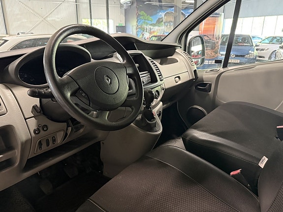 Renault Trafic 7 of 8