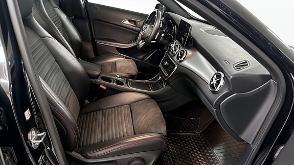 Mercedes-Benz GLA220 3 of 13