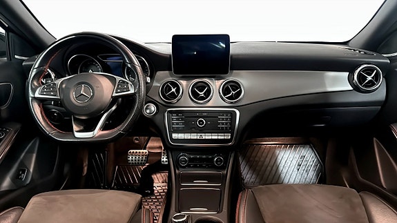 Mercedes-Benz GLA220 4 of 13