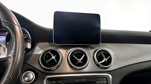 Mercedes-Benz GLA220 12 of 13