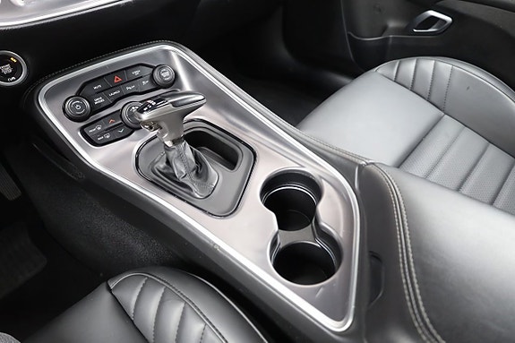 Dodge Challenger 10 of 14