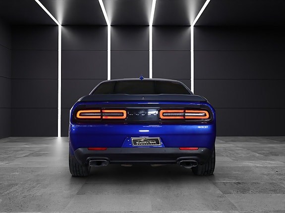 Dodge Challenger 5 of 14