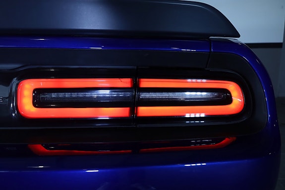 Dodge Challenger 7 of 14