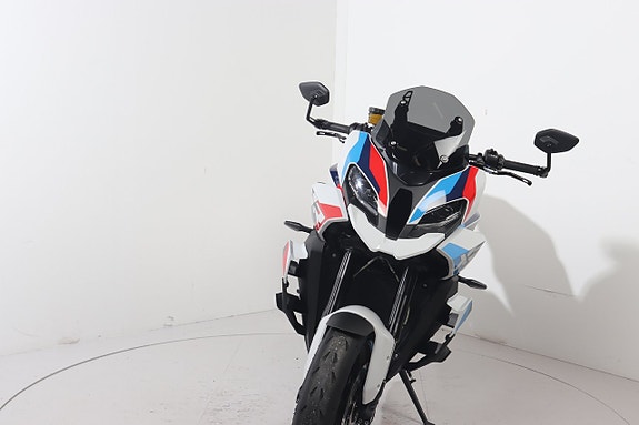 BMW M 1000 XR 3 of 7