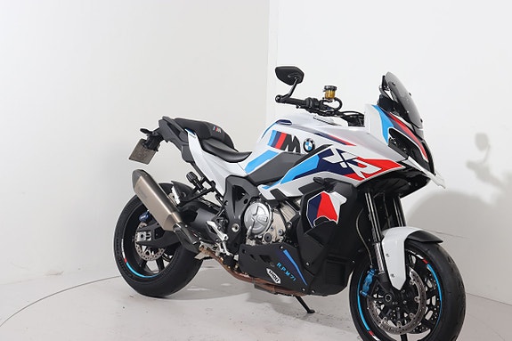 BMW M 1000 XR 2 of 7